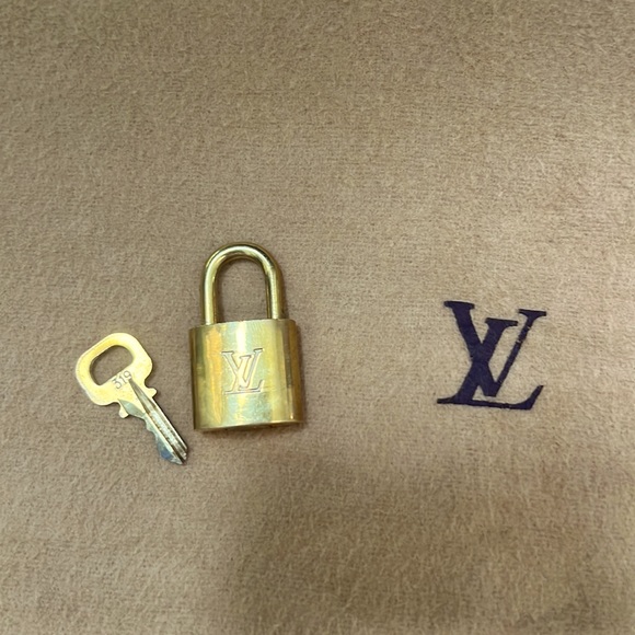 Louis Vuitton Lock and Key - Picture 1 of 4